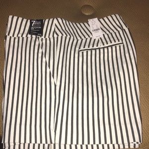 Pull on 4” Shorts NWT